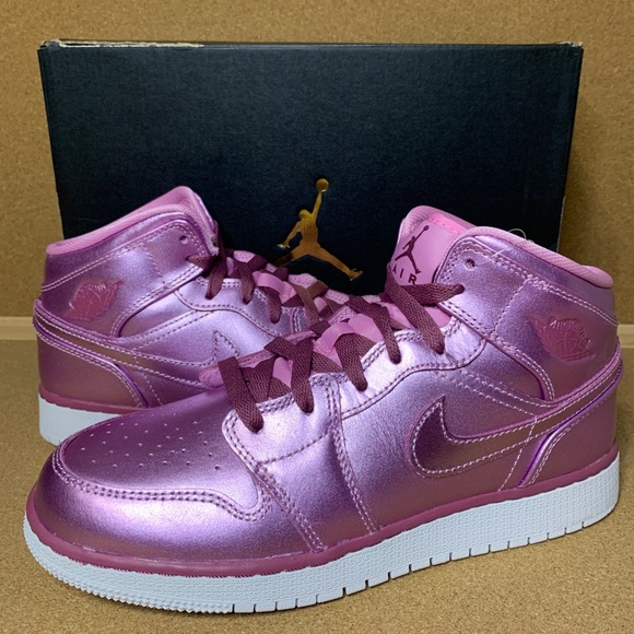 Jordan Shoes - Nike Air Jordan 1 Mid SE (GS)